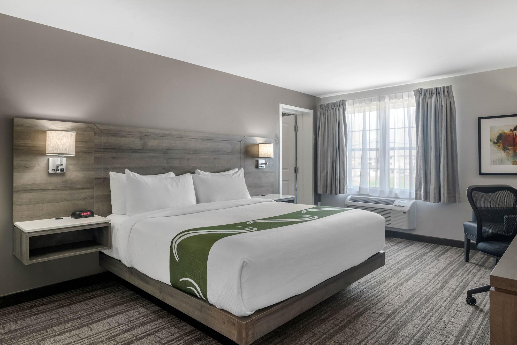 Quality Inn & Suites Amsterdam Фредериктон Экстерьер фото