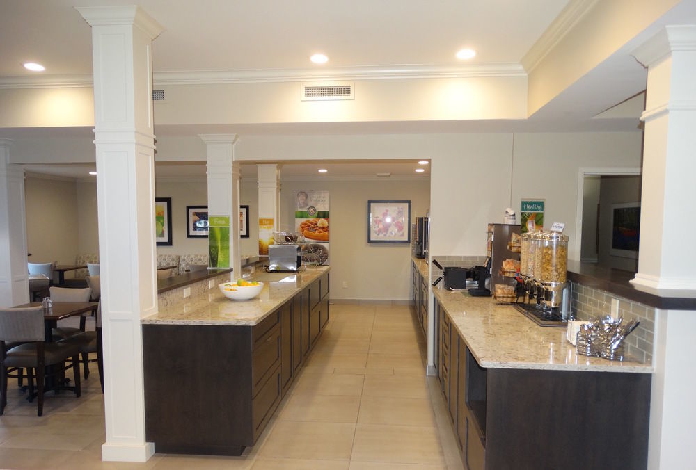 Quality Inn & Suites Amsterdam Фредериктон Экстерьер фото