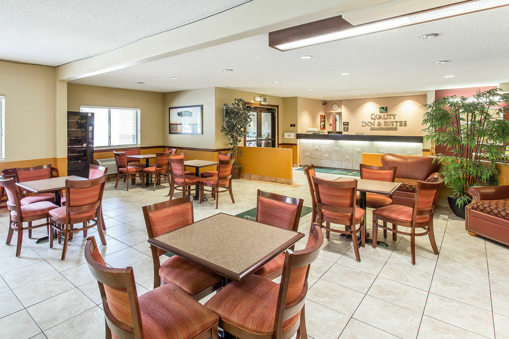 Quality Inn & Suites Amsterdam Фредериктон Экстерьер фото
