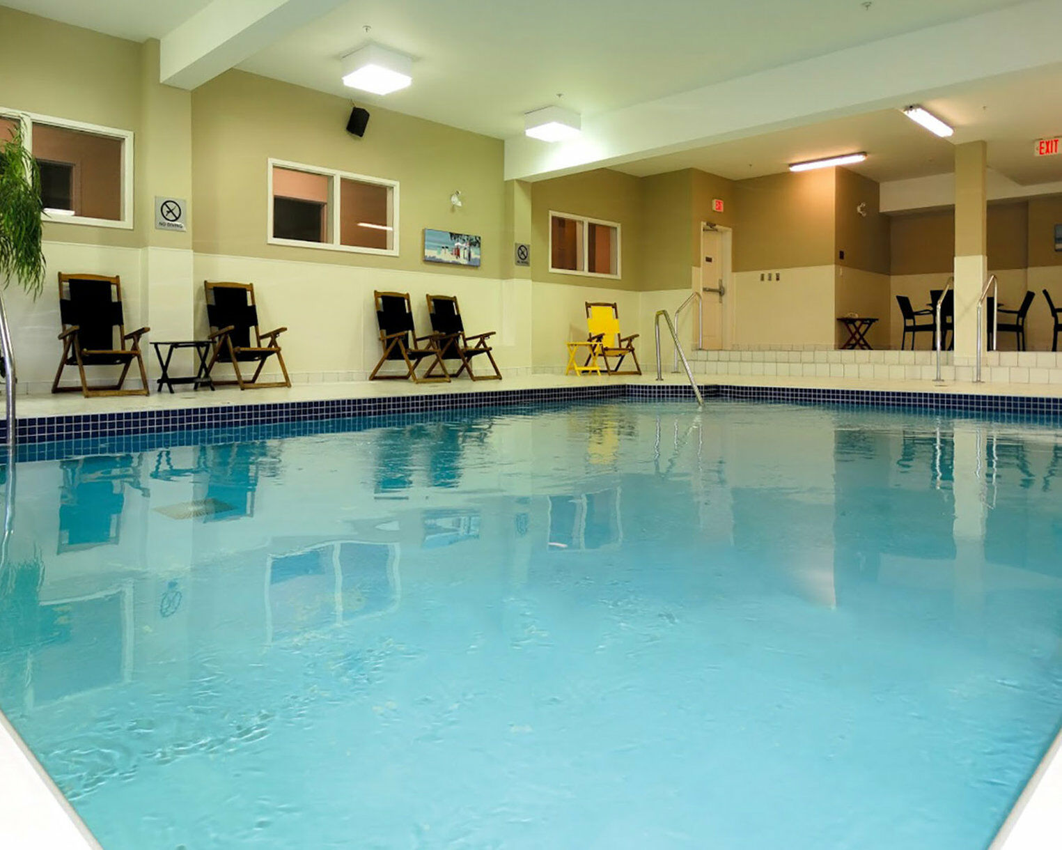 Quality Inn & Suites Amsterdam Фредериктон Экстерьер фото